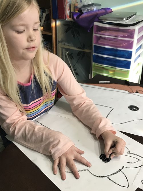 https://www.soulsparklettes.com/wp-content/uploads/2019/12/artsy-homeschooling-drawing-with-oil-pastel.jpg