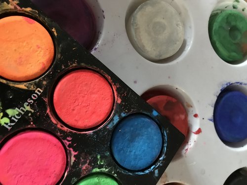 Liquid vs Cake Tempera Paint for Kids - Soul Sparklettes Art